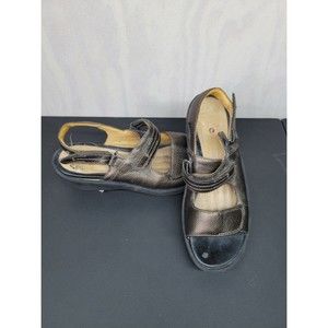 Clarks Artisan Collection Women's SZ 9 Leather Sandals Tan Gold Triple Straps